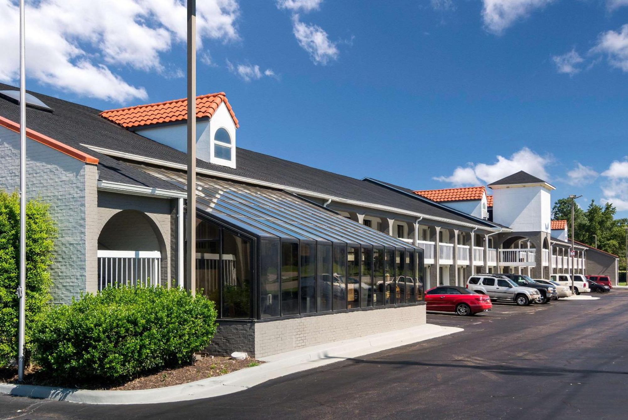 Inn Rodeway At Fort Lee 3*